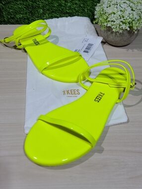 TKEES MJ Patents Sandals - Neon Yellow US 7 NEW